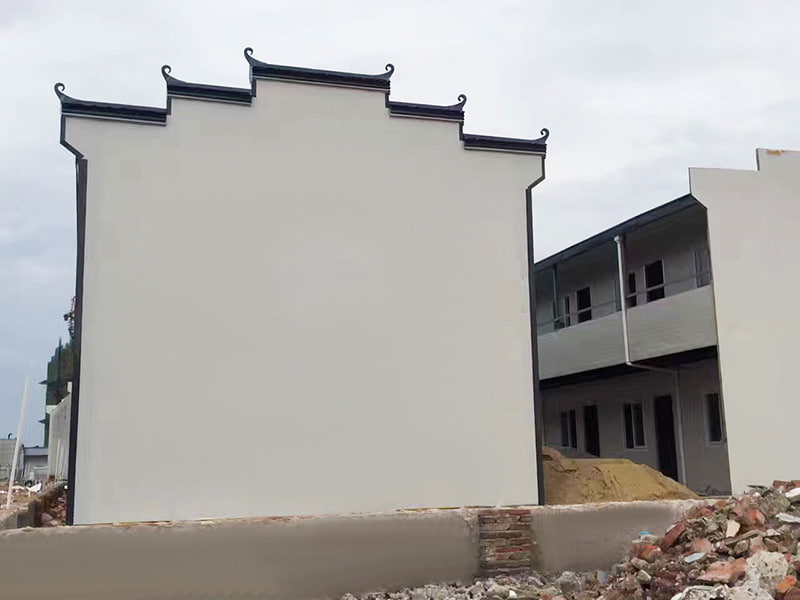 Casa modular tipo K com cobertura de telhado